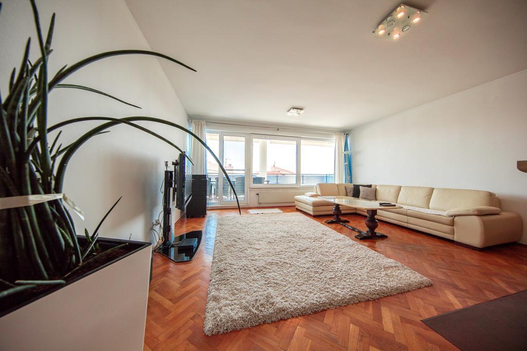 Villa Gg Podstrana Bagian luar foto